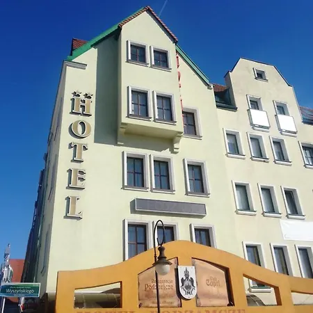 Hotel Restauracja Podzamcze 2*