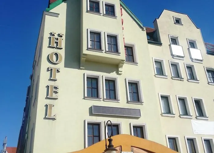 Hotel Restauracja Podzamcze 2*